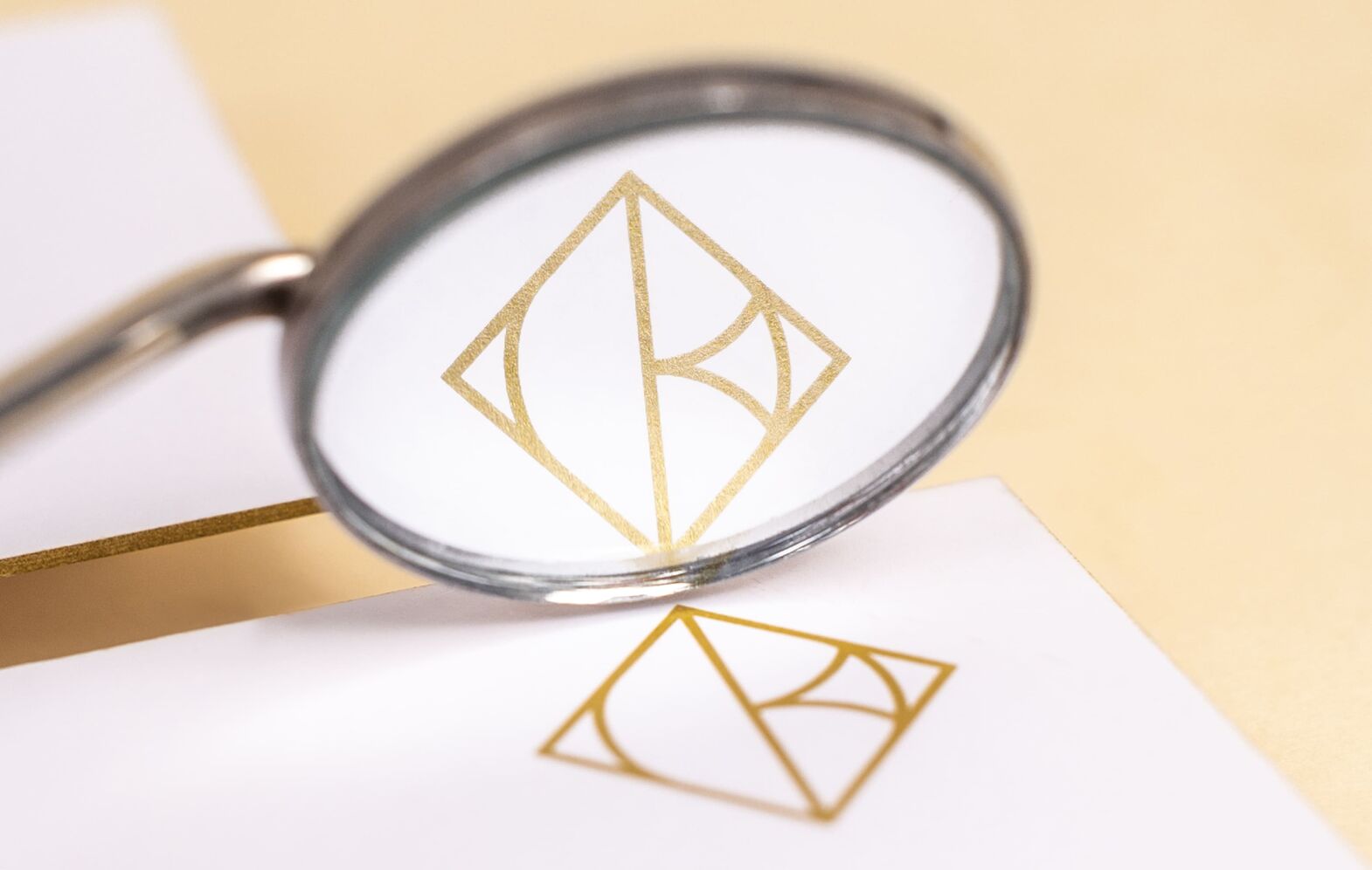 Druckveredelung – Printdesign für Zahnärzte im Baderhof