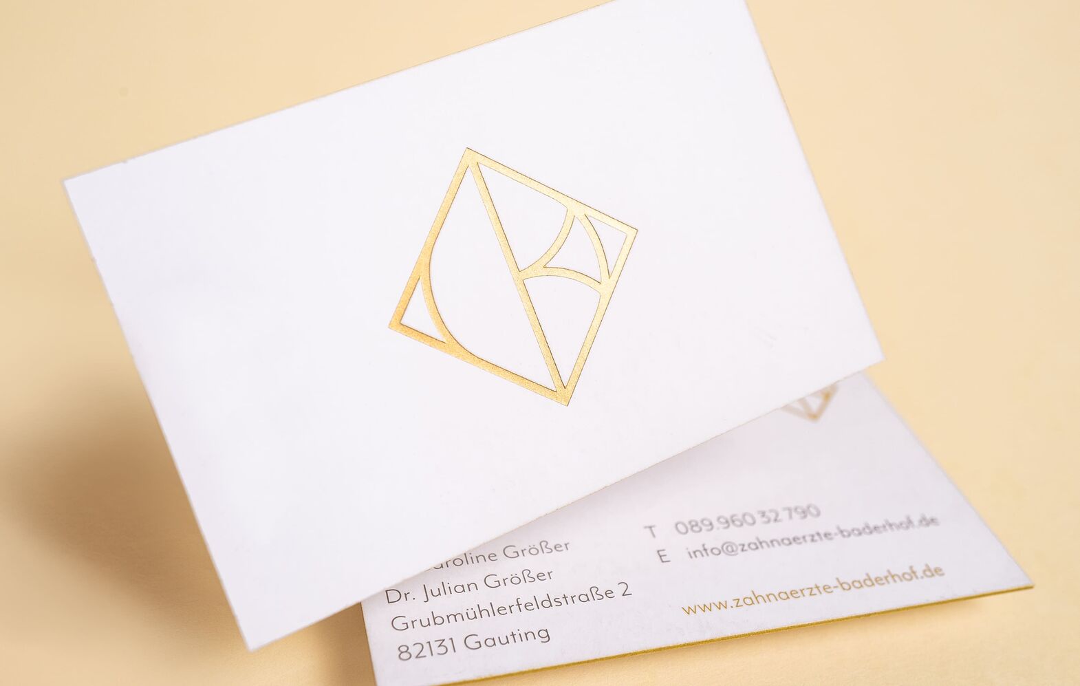 Visitenkarte – Printdesign für Zahnärzte im Baderhof